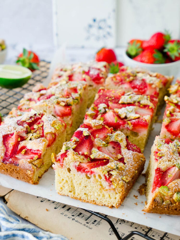 Dinkel Erdbeer-Limettenkuchen mit Vanillesahne - Dinkelliebe