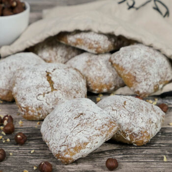 Easy Peasy Dinkel Haselnussbrötchen