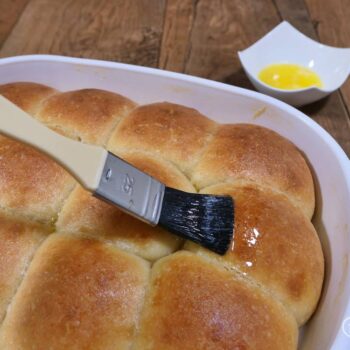 Easy Peasy Soft Dinner Rolls