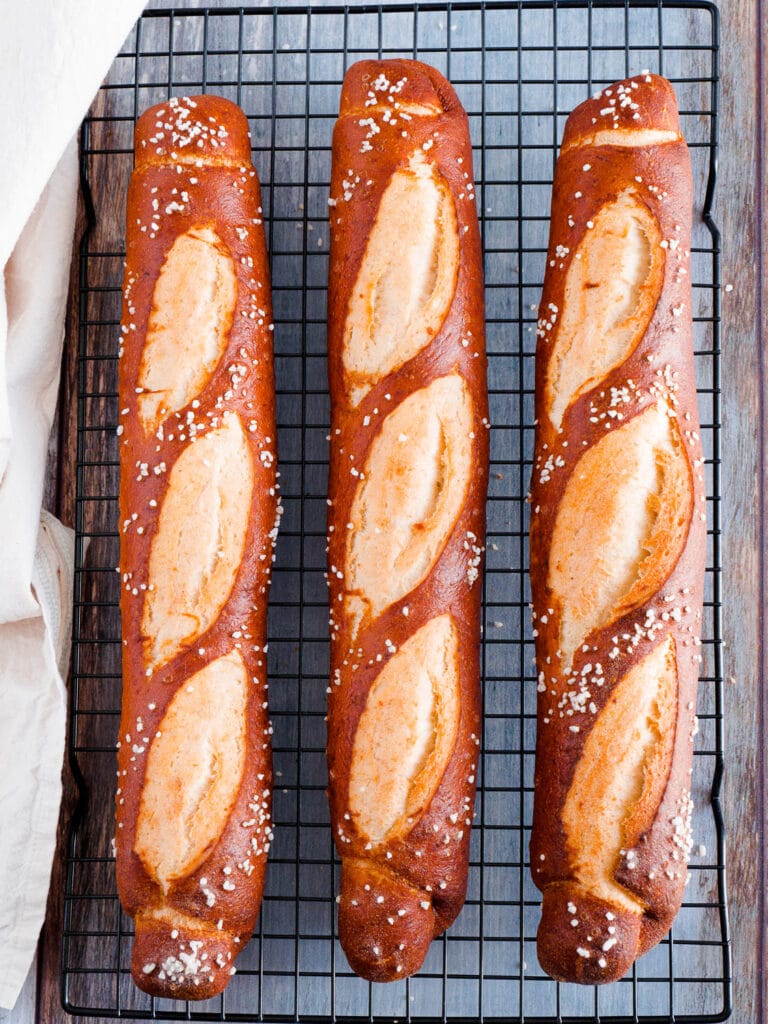 Vegane Dinkel-Laugenbaguettes einfach selber machen - Dinkelliebe