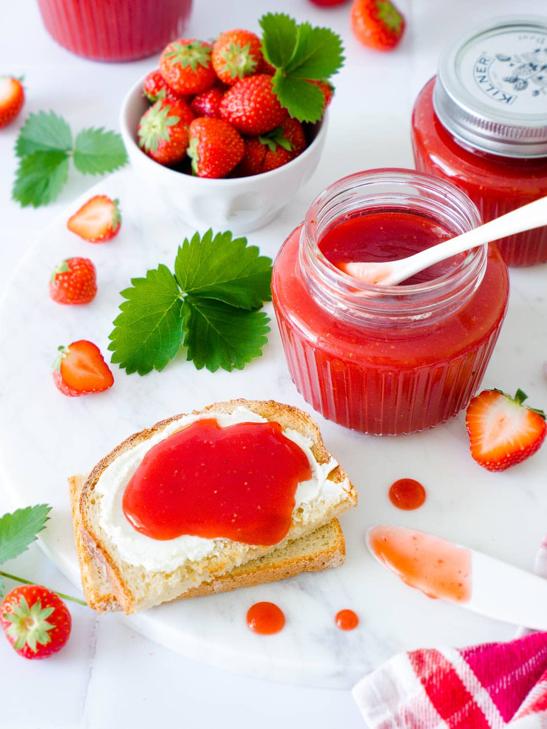 Die allerbeste Erdbeer-Samt-Marmelade aus dem Thermimix und die 6 besten Tipps wie sie nicht braun wird