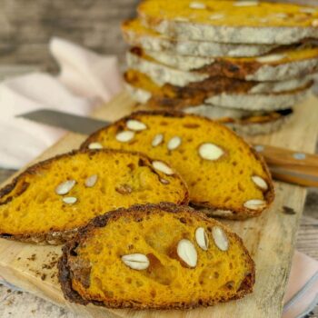 Karottenbrot mit Mandeln