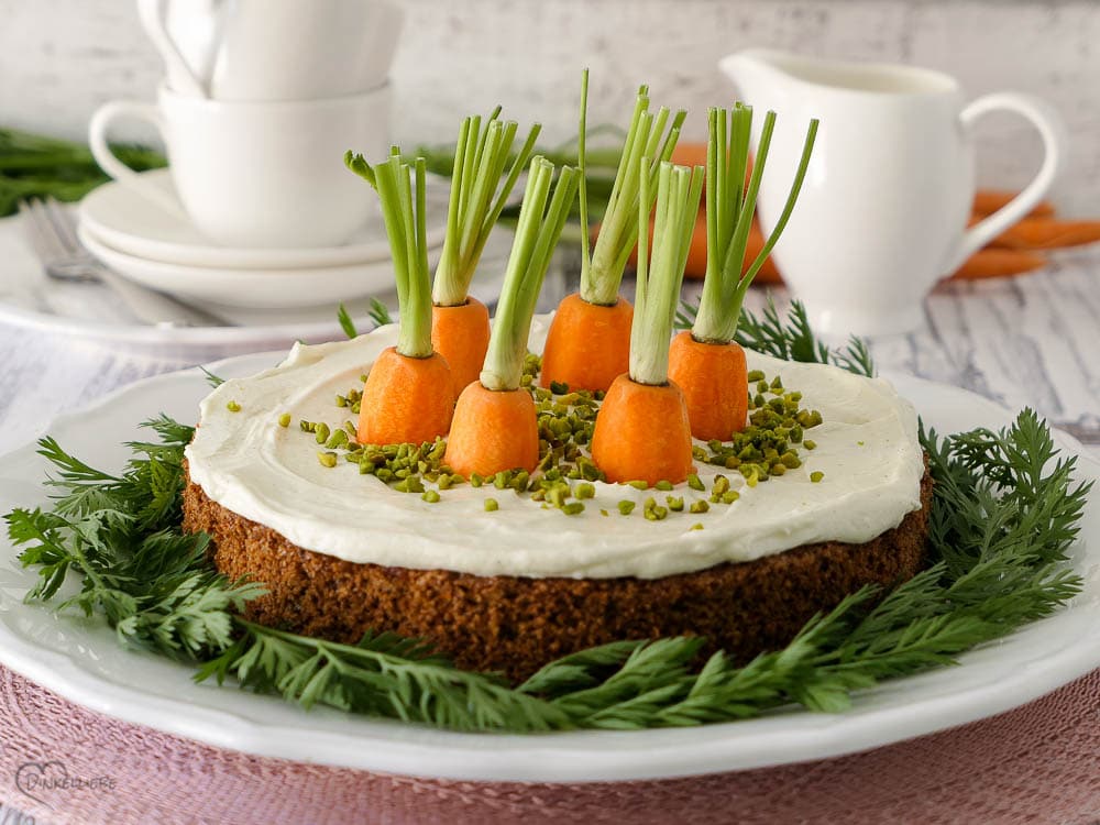 Karottenkuchen mit Frischkäseglasur