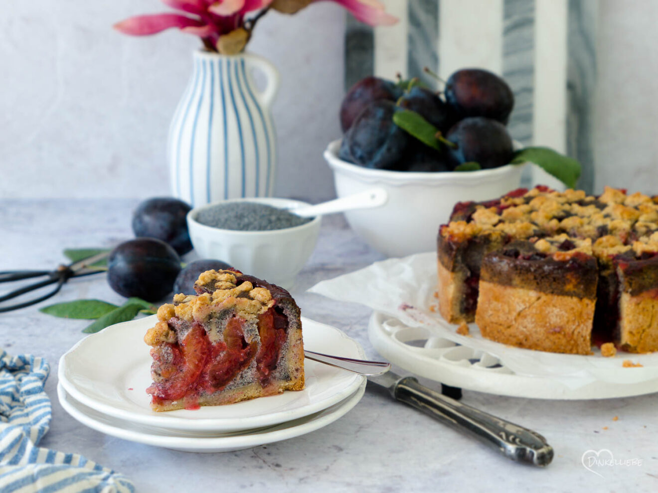 Dinkel-Mohn-Streuselkuchen mit Zwetschgen - Dinkelliebe