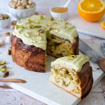 Pistazien-Orangen-Hefekuchen mit Pistazienfrosting