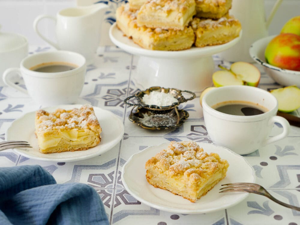 Saftiger Dinkel Apfel-Streuselkuchen vom Blech - Dinkelliebe