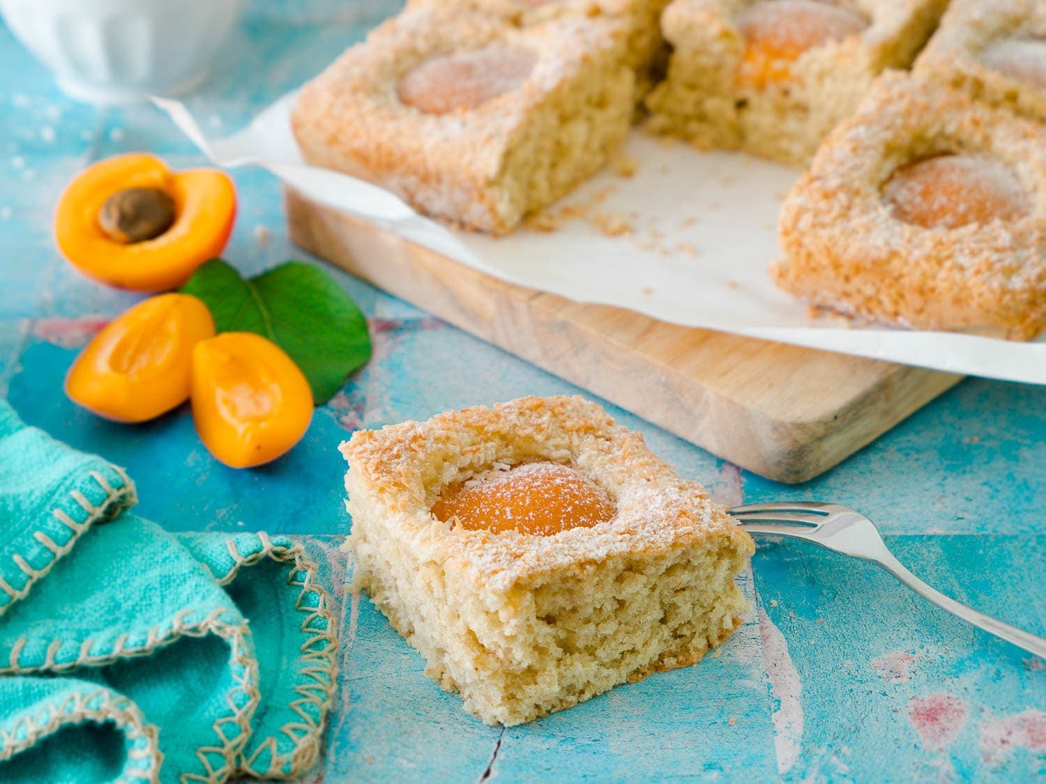 Sommerlicher Dinkel Aprikosen-Kokos-Kuchen - Dinkelliebe