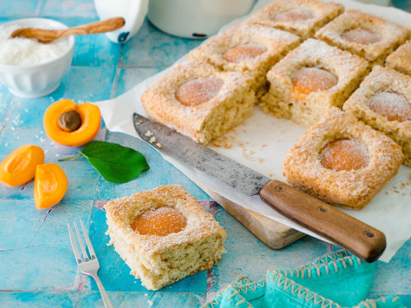 Sommerlicher Dinkel Aprikosen-Kokos-Kuchen - Dinkelliebe