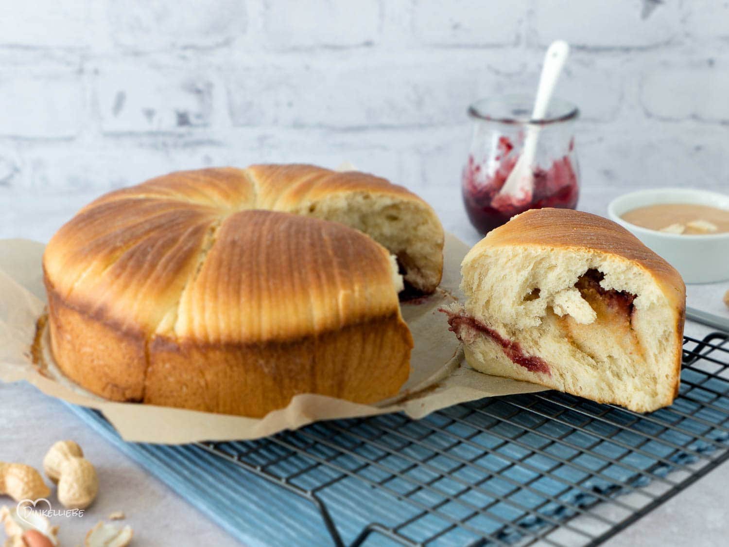 Wool Roll Bread - Wollknäuel Hefekuchen